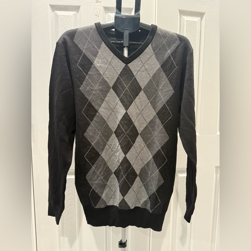 Classic V-Neck Argyle Sweater in Black and Gray